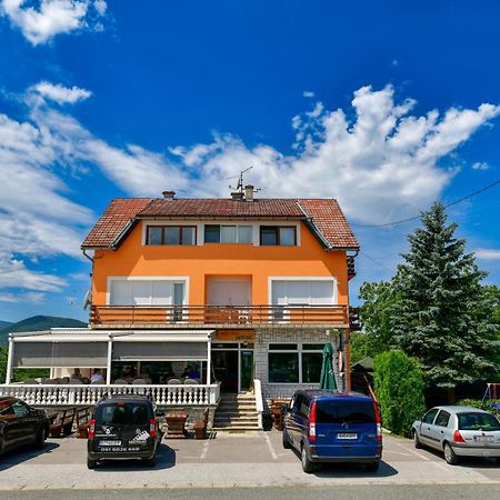 Accommodation "Old Town Dreznik" Раковица Екстер'єр фото