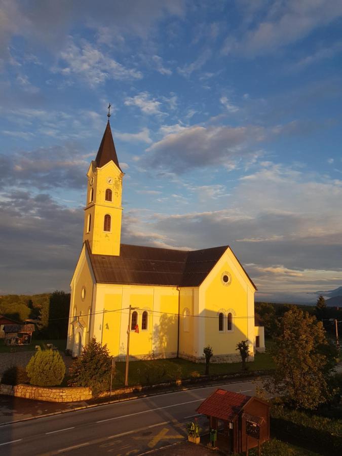 Accommodation "Old Town Dreznik" Раковица Екстер'єр фото