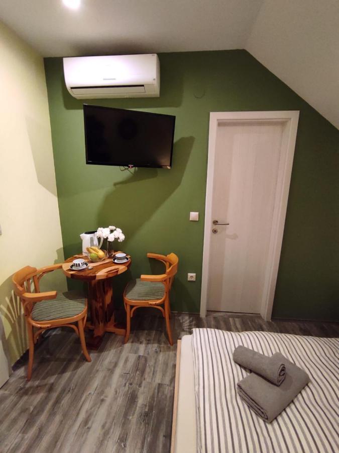 Accommodation "Old Town Dreznik" Раковица Екстер'єр фото