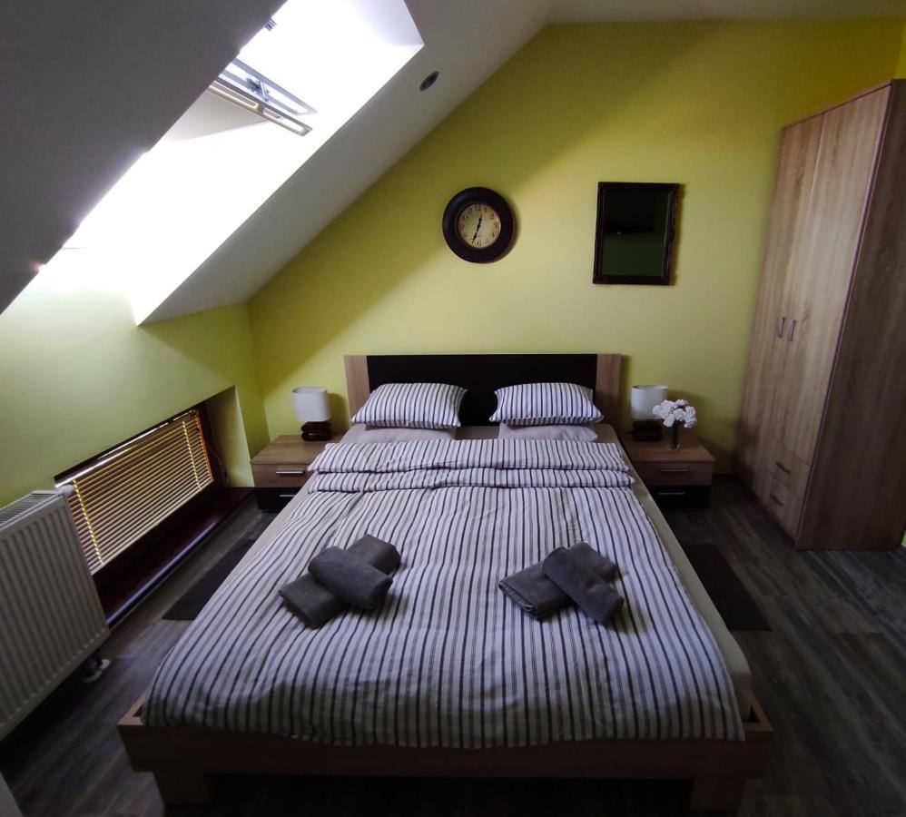 Accommodation "Old Town Dreznik" Раковица Екстер'єр фото