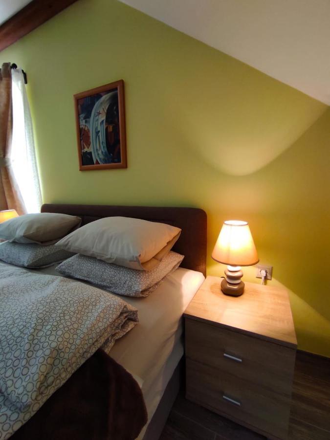 Accommodation "Old Town Dreznik" Раковица Екстер'єр фото