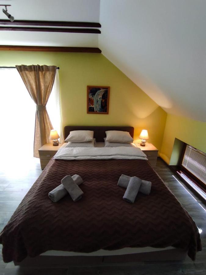 Accommodation "Old Town Dreznik" Раковица Екстер'єр фото