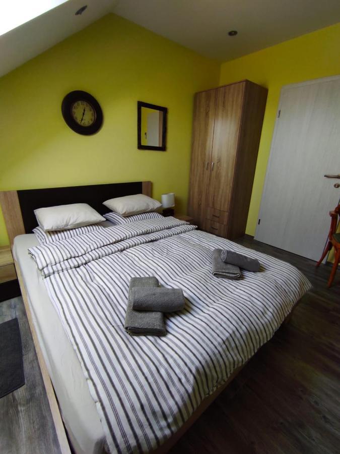 Accommodation "Old Town Dreznik" Раковица Екстер'єр фото