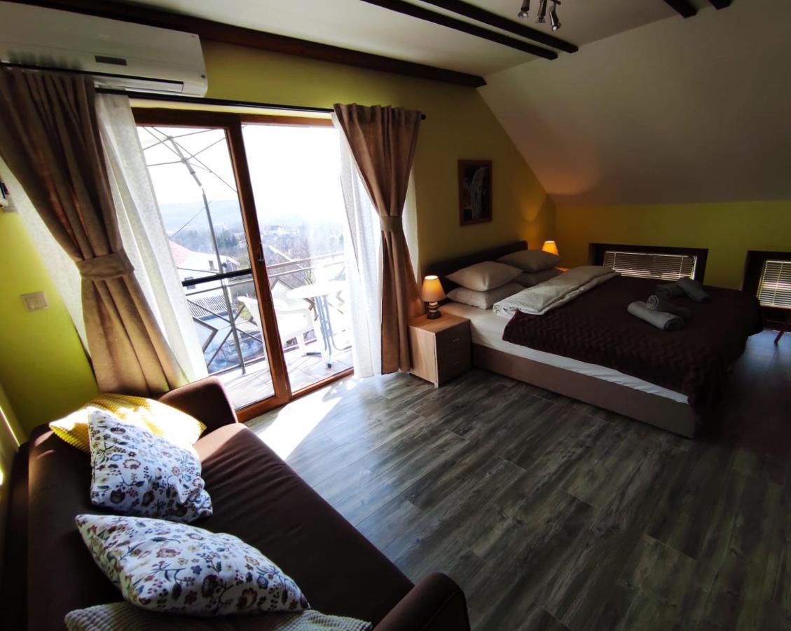 Accommodation "Old Town Dreznik" Раковица Екстер'єр фото