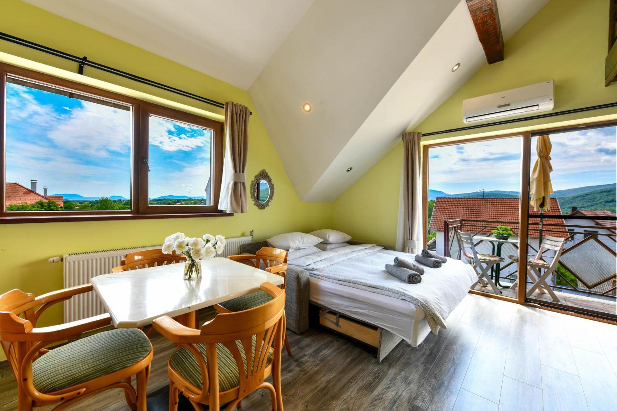 Accommodation "Old Town Dreznik" Раковица Екстер'єр фото