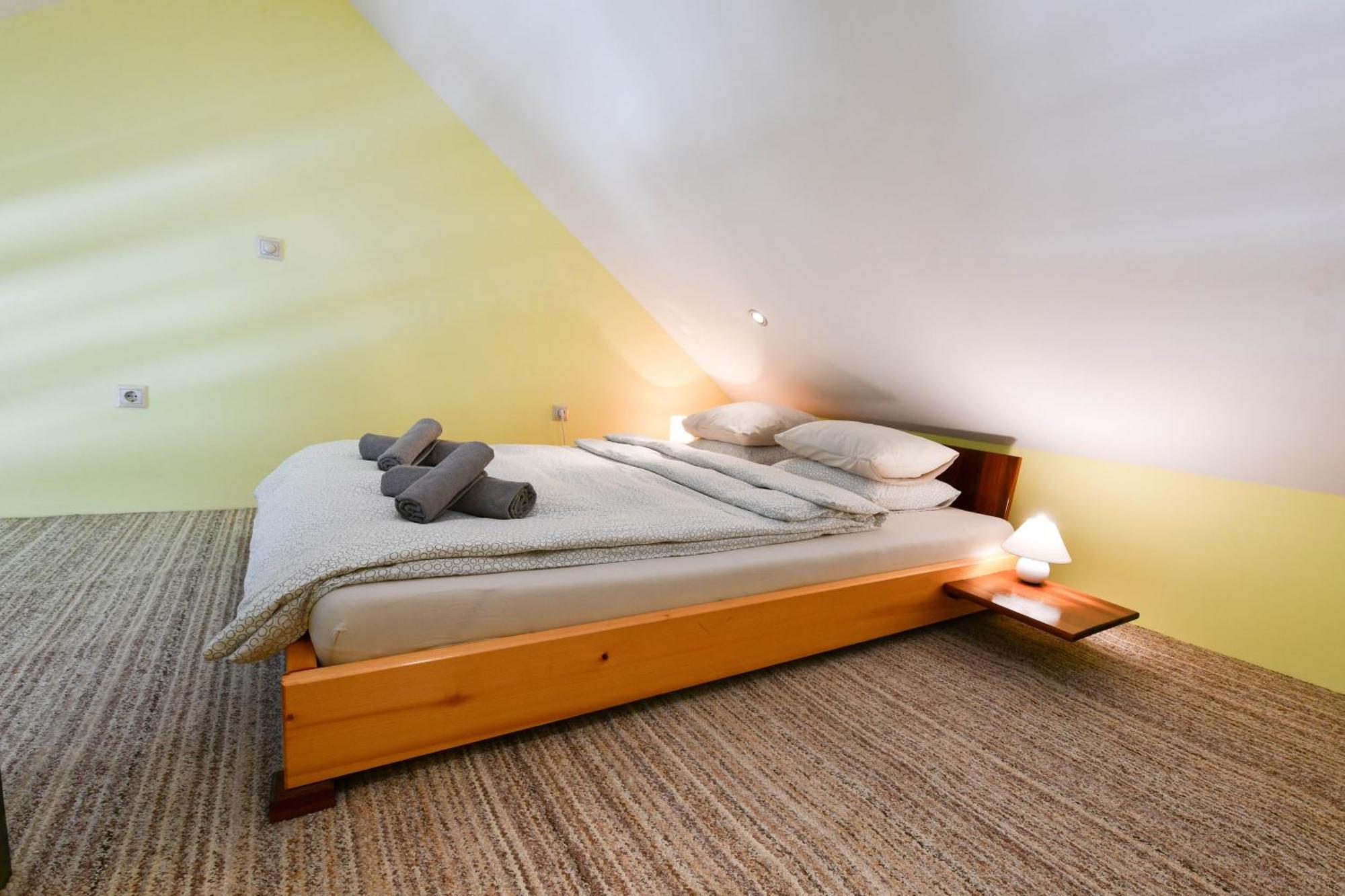 Accommodation "Old Town Dreznik" Раковица Екстер'єр фото