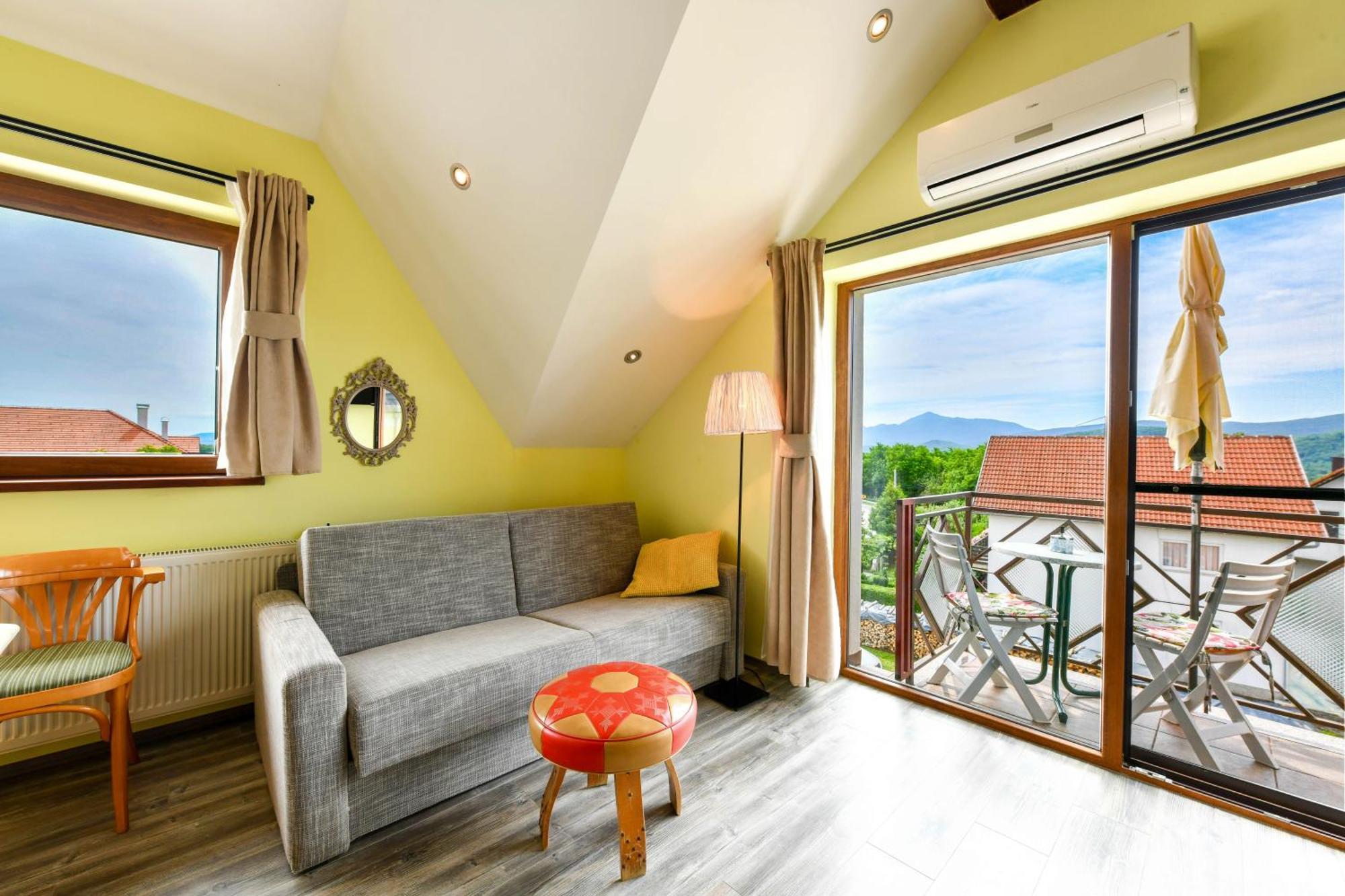 Accommodation "Old Town Dreznik" Раковица Екстер'єр фото