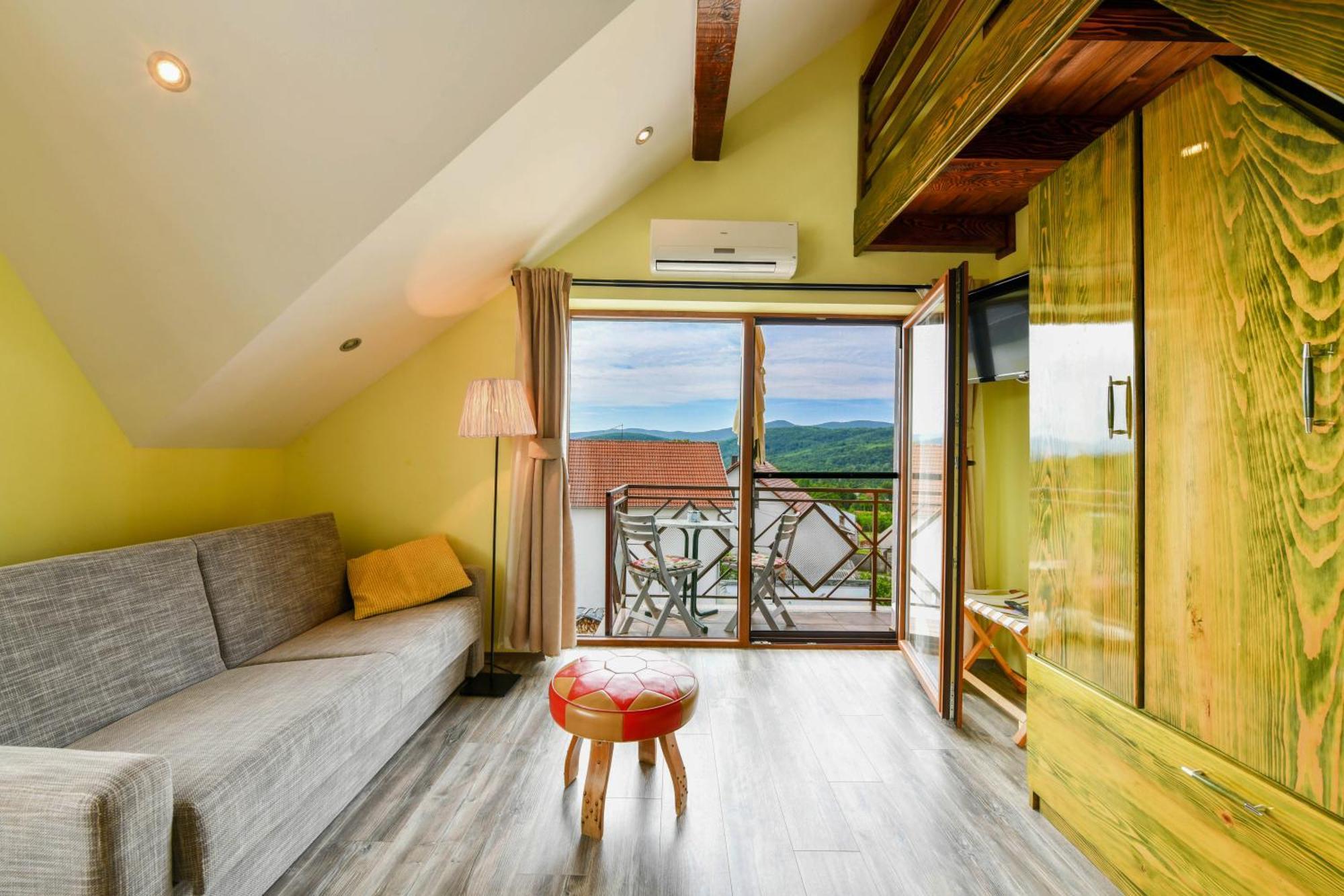 Accommodation "Old Town Dreznik" Раковица Екстер'єр фото
